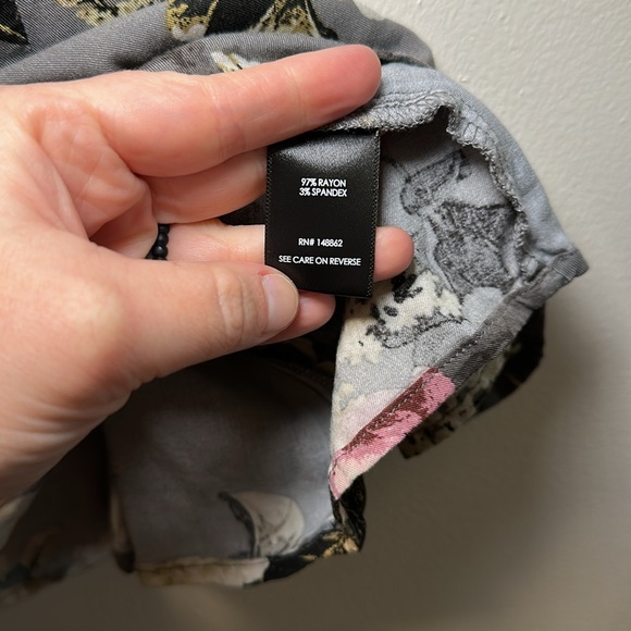 Torrid Women’s Gray Floral Fit & Flare Cami Tank Top Sz 2 - Picture 3 of 5